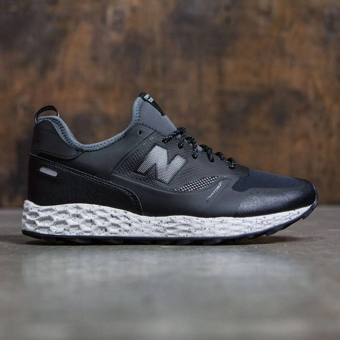 New Balance Men Fresh Foam Trailbuster MFLTBBG (black / grey)