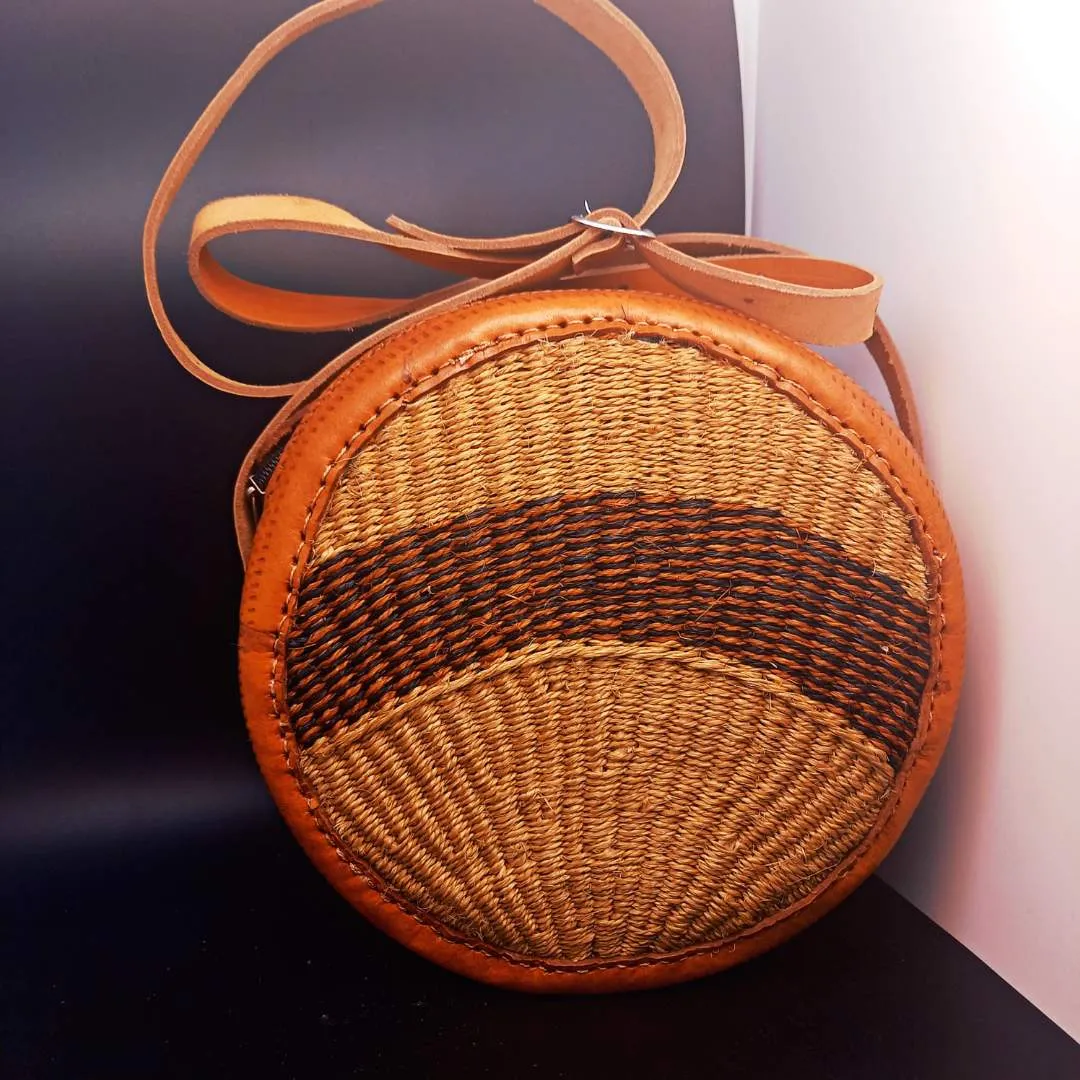 SublimeWax - Round shoulder Sisal and Leather Bag